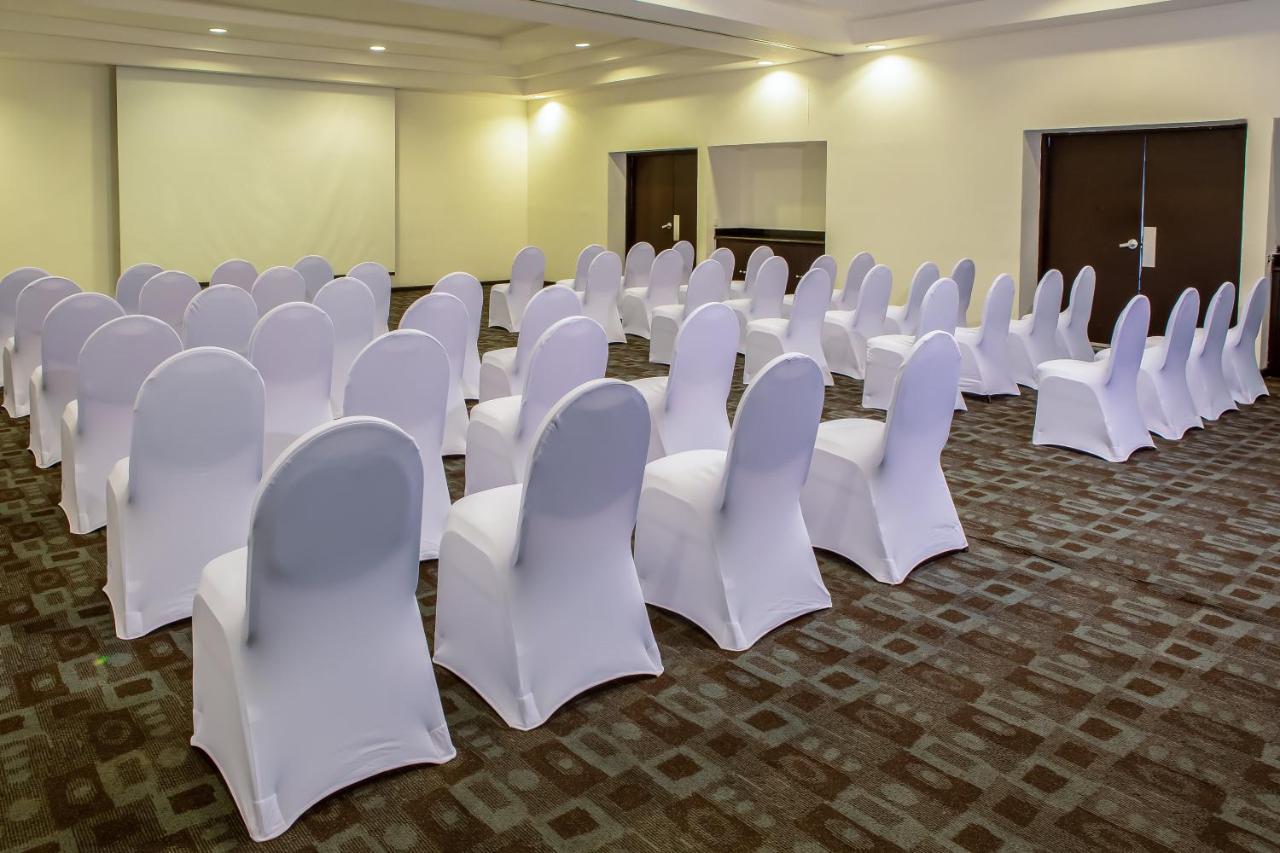 Fiesta Inn Тампико Экстерьер фото