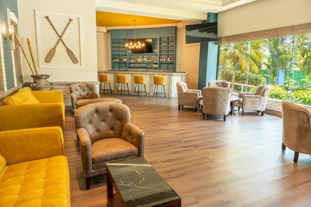 Fiesta Inn Тампико Экстерьер фото