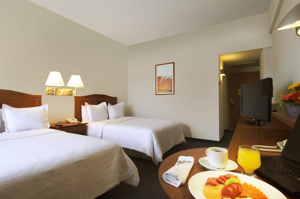 Fiesta Inn Тампико Экстерьер фото