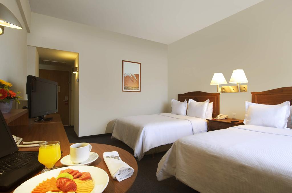 Fiesta Inn Тампико Экстерьер фото