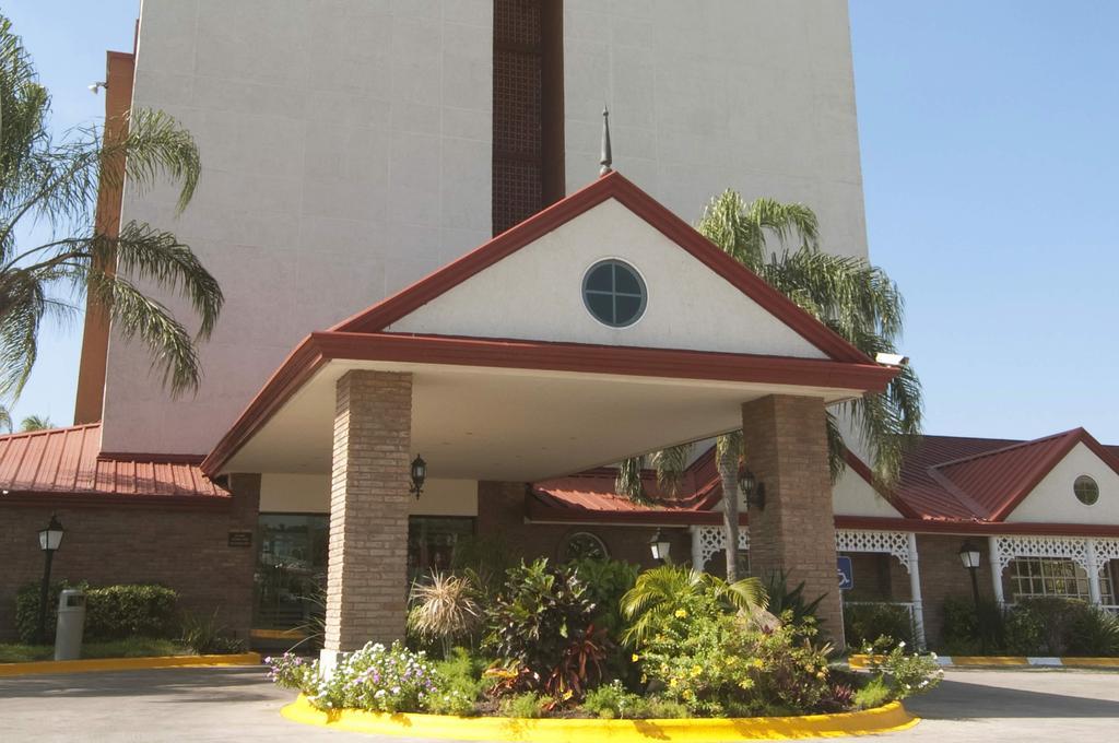 Fiesta Inn Тампико Экстерьер фото