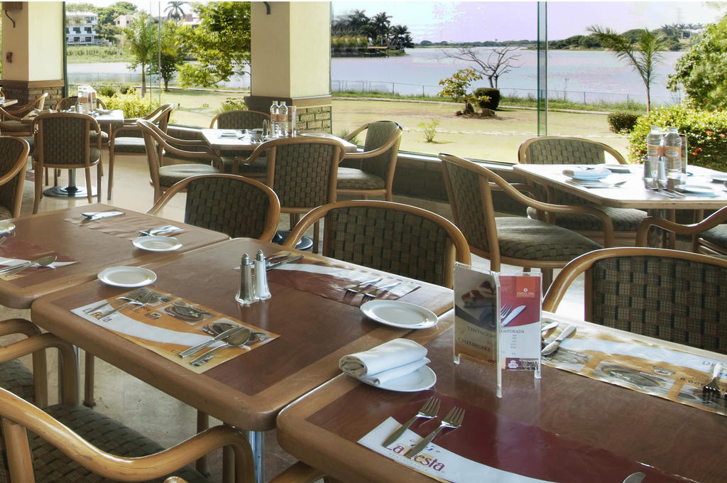 Fiesta Inn Тампико Экстерьер фото